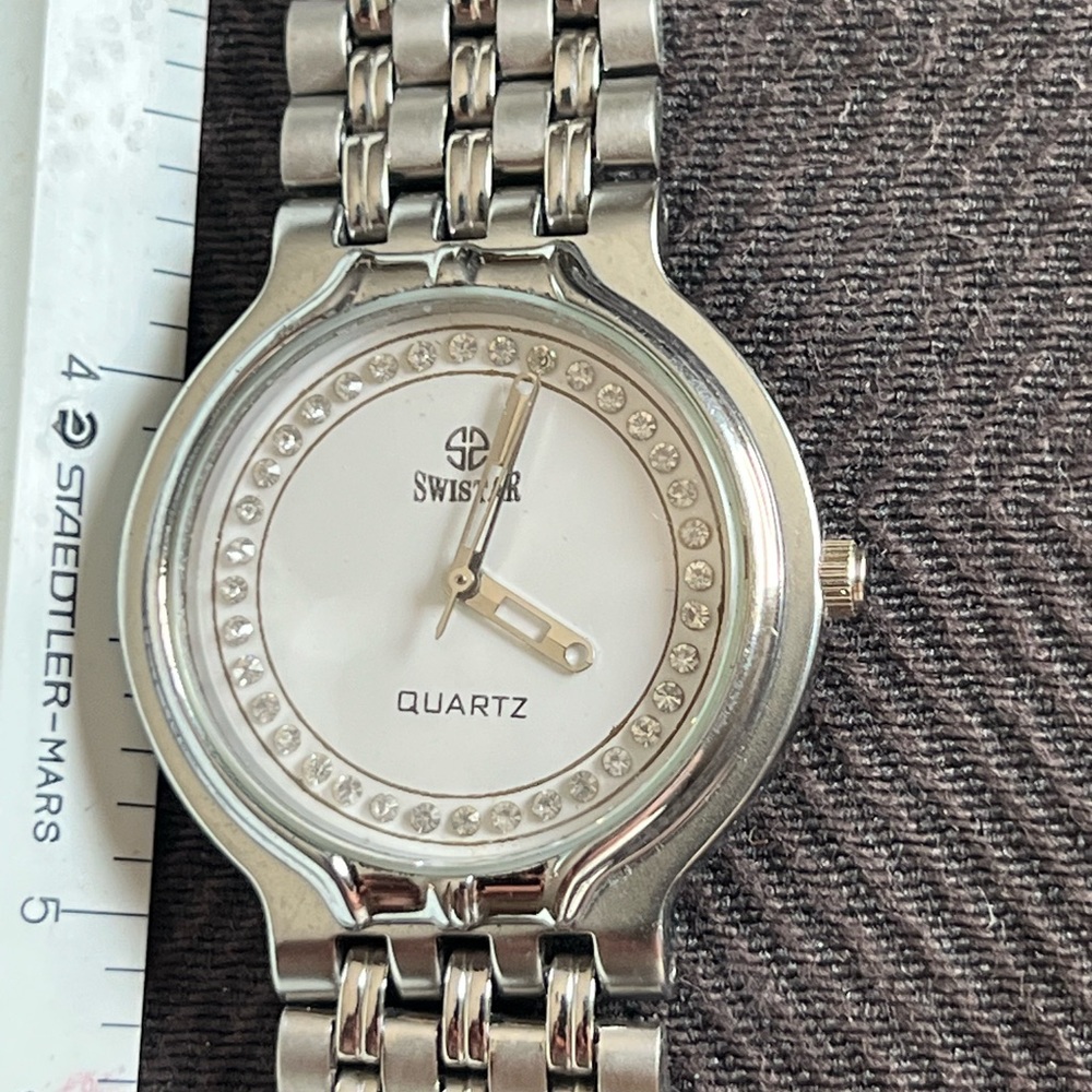 Swistar Vintage - Unisex Blingy Sliver Watch adjustable band & Fresh Battery